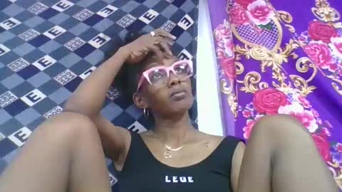 ninie246746 online show from 04-15-26, 07:43