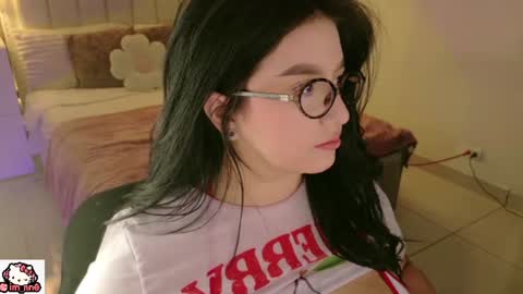 Snapshot of ninna_sweet_ chatting on 07-28-26, 02:13 Nina online show from 07-28-26, 02:13