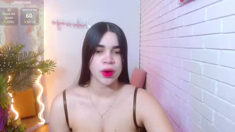 Snapshot of ninna_tay chatting on 12-20-25, 11:50 Ninnaaaa online show from 12-20-25, 11:50