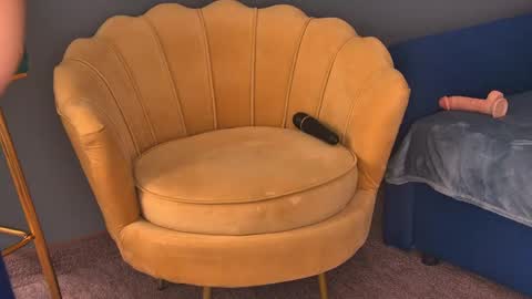 Snapshot of ninnavelvet chatting on 05-20-26, 02:23 Nina online show from 05-20-26, 02:23