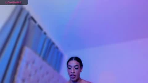 Snapshot of ninonbeart chatting on 05-15-26, 11:01 Ninon Beart online show from 05-15-26, 11:01