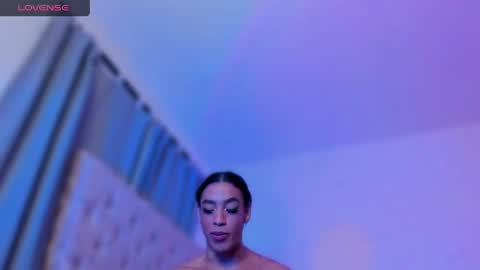 Snapshot of ninonbeart chatting on 05-15-26, 11:56 Ninon Beart online show from 05-15-26, 11:56