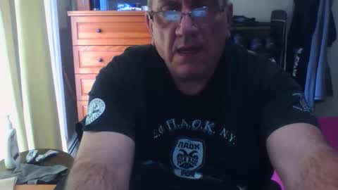 Dennis online show from 10-15-25, 04:18