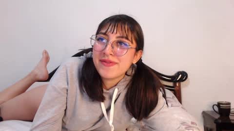 Snapshot of nirit3183 chatting on 02-23-25, 02:35 Daph J online show from 02-23-25, 02:35