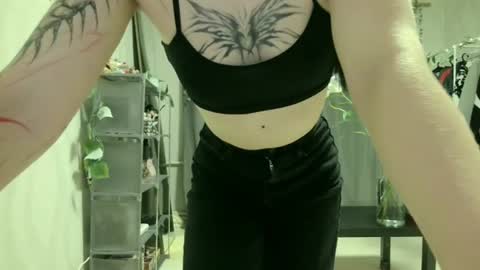 Snapshot of nishazenisek chatting on 06-11-26, 06:39 Alice online show from 06-11-26, 06:39