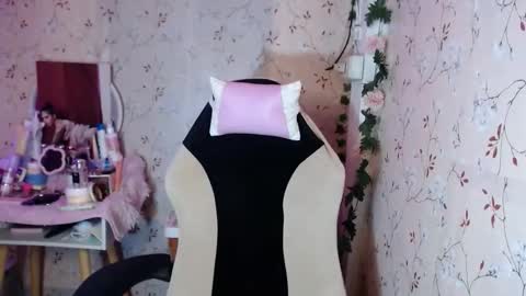 Snapshot of nitchiefucker chatting on 10-14-25, 05:03 Nadz online show from 10-14-25, 05:03