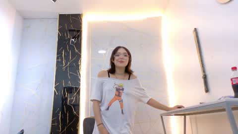 Snapshot of nix_siren chatting on 07-27-26, 01:18 online show from 07-27-26, 01:18