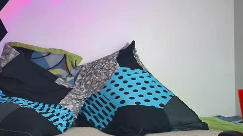 Nicolas Muscle online show from 12-19-24, 06:34