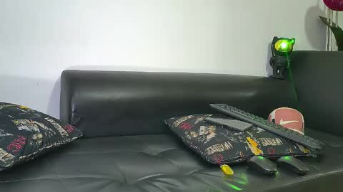 Nicolas Muscle online show from 12-20-24, 07:33