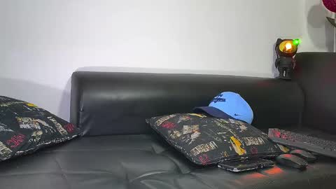 Nicolas Muscle online show from 12-21-24, 07:56