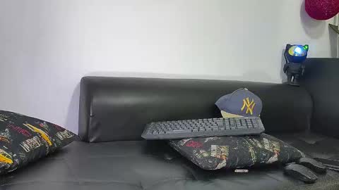 Nicolas Muscle online show from 12-28-24, 09:09