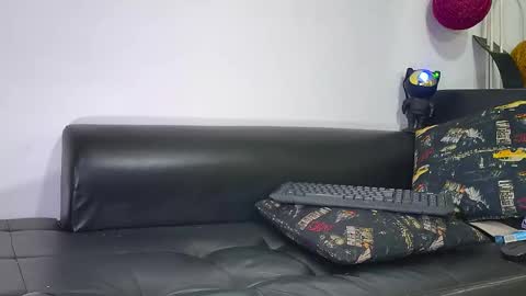 Nicolas Muscle online show from 12-31-24, 09:21