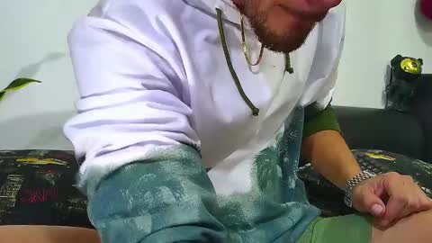 Nicolas Muscle online show from 01-05-25, 05:20