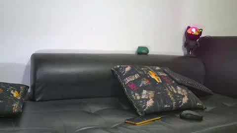 Nicolas Muscle online show from 01-18-25, 04:48