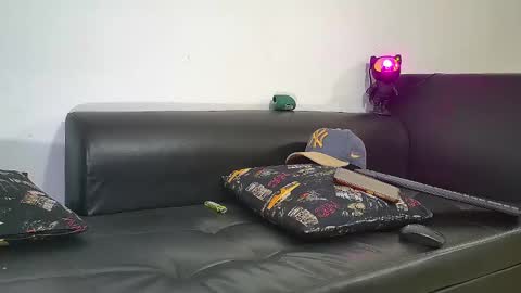 Nicolas Muscle online show from 01-21-25, 06:00