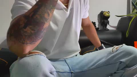 Nicolas Muscle online show from 09-20-25, 04:02