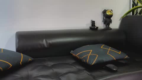 Nicolas Muscle online show from 09-24-25, 08:23