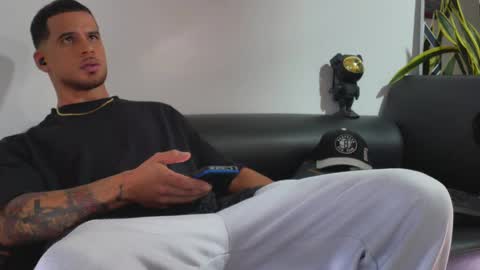 Nicolas Muscle online show from 09-25-25, 03:16