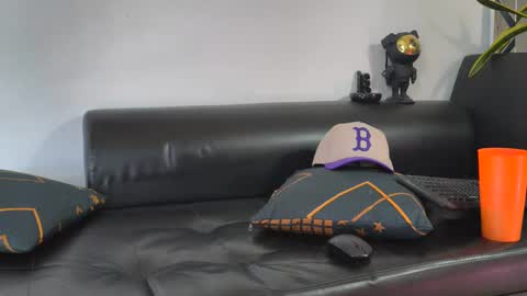 Nicolas Muscle online show from 10-01-25, 02:34