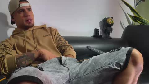 Nicolas Muscle online show from 10-13-25, 04:45