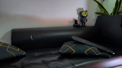 Nicolas Muscle online show from 10-18-25, 08:09