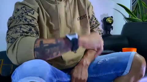 Nicolas Muscle online show from 10-24-25, 08:49