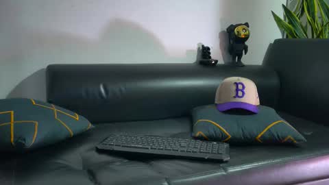 Nicolas Muscle online show from 10-27-25, 04:16