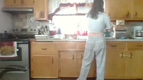 Snapshot of njsnowbunny chatting on 10-21-25, 06:52 njsnowbunny online show from 10-21-25, 06:52