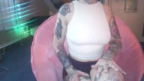 Leah online show from 12-16-25, 01:16