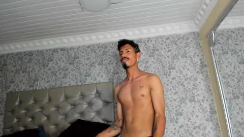 Snapshot of noaahtylor chatting on 03-08-26, 02:04 Noah online show from 03-08-26, 02:04