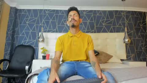 Snapshot of noaahtylor chatting on 03-22-26, 08:12 Noah online show from 03-22-26, 08:12