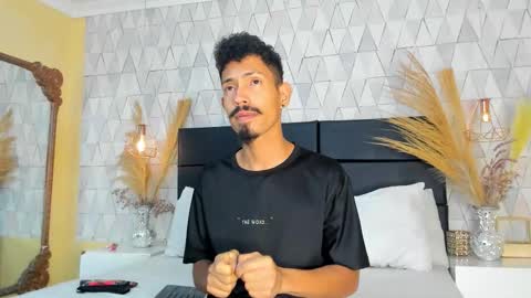 Snapshot of noaahtylor chatting on 03-23-26, 08:13 Noah online show from 03-23-26, 08:13