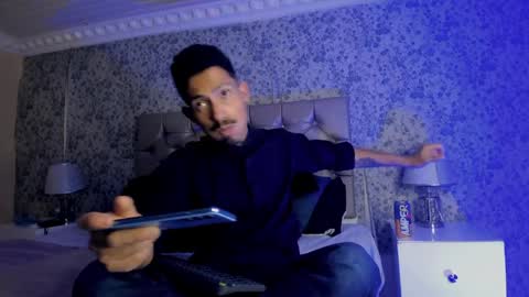 Snapshot of noaahtylor chatting on 04-06-26, 04:46 Noah online show from 04-06-26, 04:46