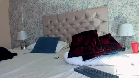 Snapshot of noaahtylor chatting on 04-11-26, 07:45 Noah online show from 04-11-26, 07:45