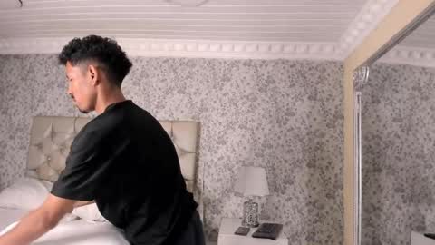 Snapshot of noaahtylor chatting on 04-13-26, 03:23 Noah online show from 04-13-26, 03:23