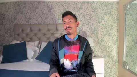 Snapshot of noaahtylor chatting on 04-14-26, 01:33 Noah online show from 04-14-26, 01:33