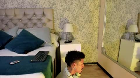 Snapshot of noaahtylor chatting on 04-16-26, 04:35 Noah online show from 04-16-26, 04:35