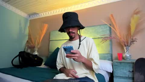 Snapshot of noaahtylor chatting on 06-22-26, 04:09 Noah online show from 06-22-26, 04:09