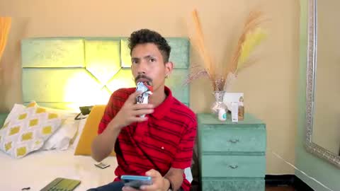 Snapshot of noaahtylor chatting on 07-13-26, 04:04 Noah online show from 07-13-26, 04:04