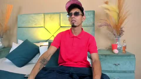 Snapshot of noaahtylor chatting on 07-19-26, 04:38 Noah online show from 07-19-26, 04:38