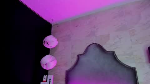 Snapshot of noah_and_kim69 chatting on 05-12-26, 03:14 Zoe online show from 05-12-26, 03:14