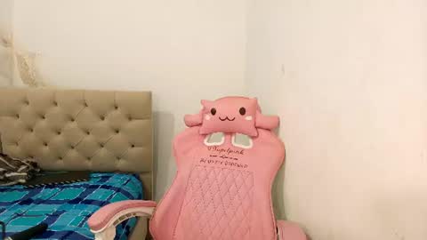 Snapshot of noah_cute18 chatting on 07-14-26, 01:30 Noah online show from 07-14-26, 01:30