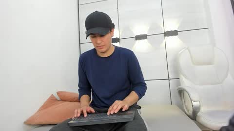 Snapshot of noah_ferrary chatting on 11-09-25, 07:12 Noah Ferrary online show from 11-09-25, 07:12