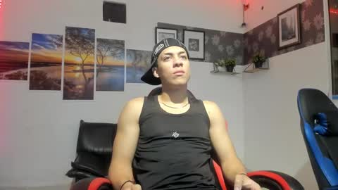 noah_flynn1 online show from 03-11-26, 08:42