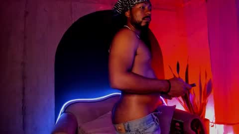 Snapshot of noah_jones__ chatting on 12-12-24, 08:25 Noah online show from 12-12-24, 08:25