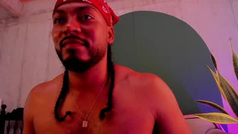 Snapshot of noah_jones__ chatting on 01-18-25, 08:09 Noah online show from 01-18-25, 08:09