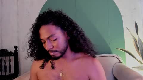 Snapshot of noah_jones__ chatting on 01-20-25, 07:04 Noah online show from 01-20-25, 07:04