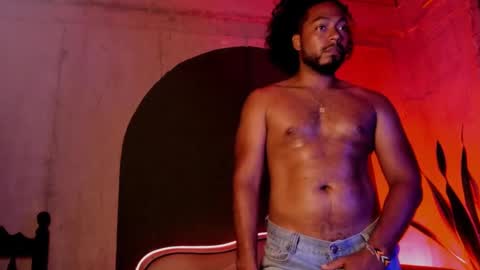 Snapshot of noah_jones__ chatting on 01-22-25, 12:27 Noah online show from 01-22-25, 12:27