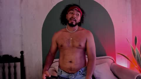 Snapshot of noah_jones__ chatting on 01-23-25, 07:18 Noah online show from 01-23-25, 07:18