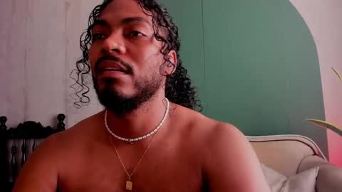 Snapshot of noah_jones__ chatting on 01-27-25, 08:28 Noah online show from 01-27-25, 08:28